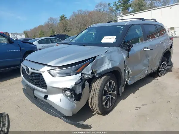 5TDKDRBH6PS044676 2023 TOYOTA HIGHLANDER - Image 2
