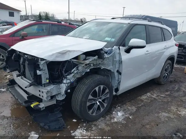 5TDKDRBH6PS044984 2023 TOYOTA HIGHLANDER - Image 2