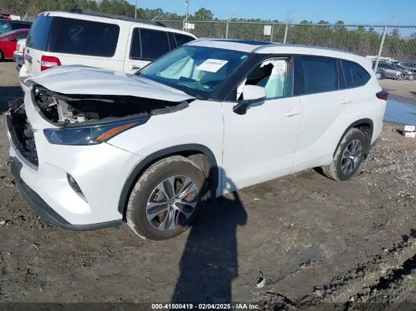 5TDKDRBH6PS507657 2023 TOYOTA HIGHLANDER - Image 2