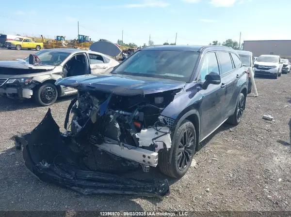 5TDKDRBH6PS509621 2023 TOYOTA HIGHLANDER - Image 2