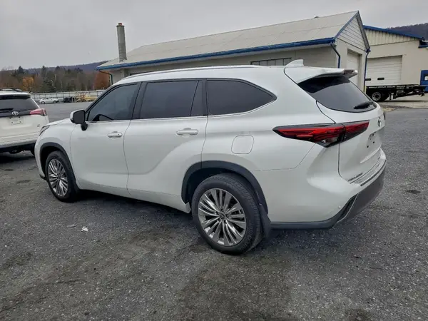 5TDKDRBH6PS516195 2023 TOYOTA HIGHLANDER - Image 2