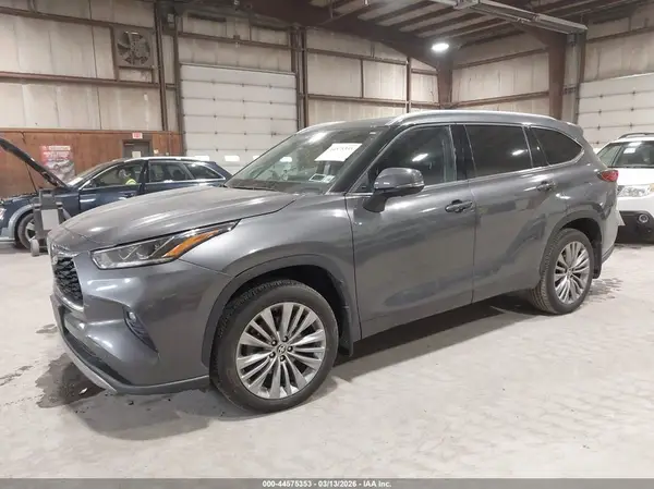 5TDKDRBH6PS519596 2023 TOYOTA HIGHLANDER - Image 2