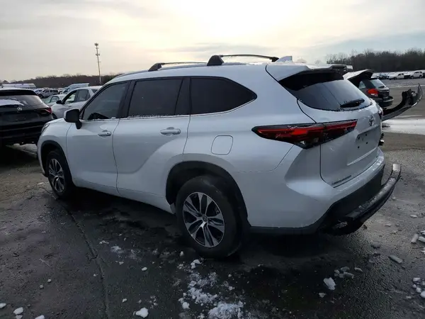 5TDKDRBH6PS520571 2023 TOYOTA HIGHLANDER - Image 2