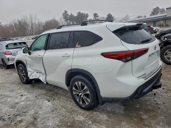 5TDKDRBH6PS523101 2023 TOYOTA HIGHLANDER - Image 2