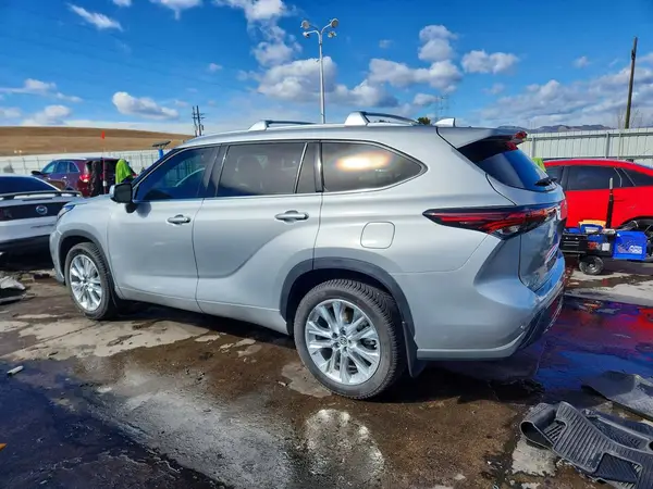 5TDKDRBH6RS533520 2024 TOYOTA HIGHLANDER - Image 2