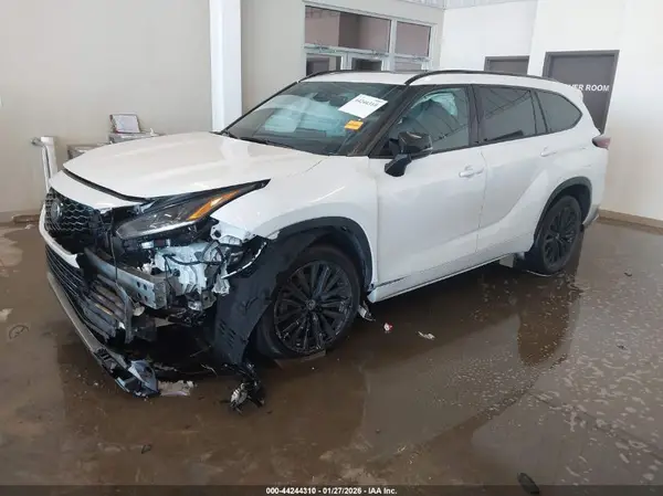 5TDKDRBH6RS533582 2024 TOYOTA HIGHLANDER - Image 2