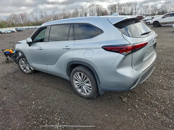 5TDKDRBH6RS536210 2024 TOYOTA HIGHLANDER - Image 2