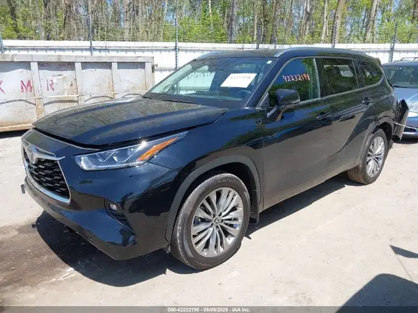 5TDKDRBH6RS539642 2024 TOYOTA HIGHLANDER - Image 2