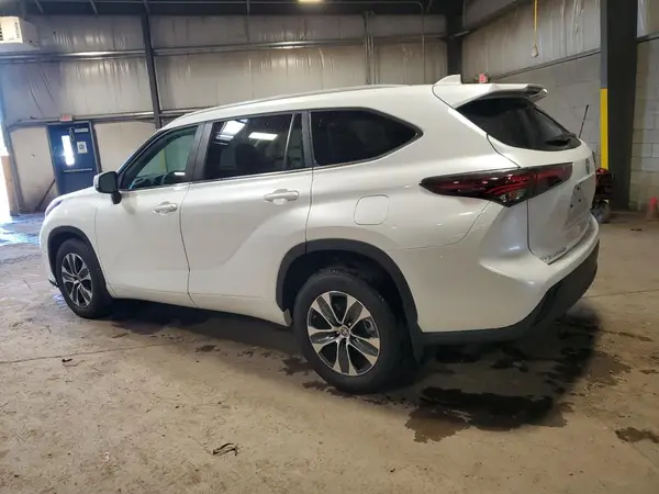 5TDKDRBH6RS540001 2024 TOYOTA HIGHLANDER - Image 2