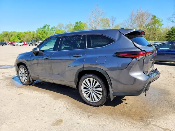 5TDKDRBH6RS560085 2024 TOYOTA HIGHLANDER - Image 2