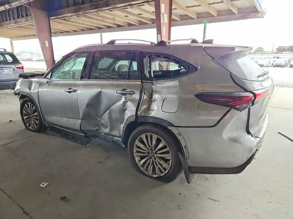 5TDKDRBH6RS564329 2024 TOYOTA HIGHLANDER - Image 2