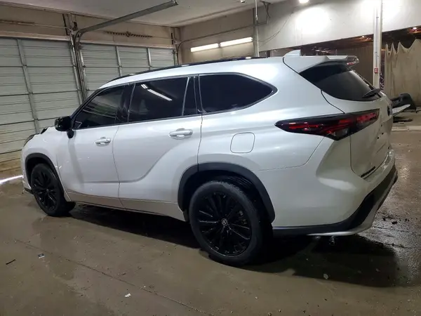 5TDKDRBH6RS569482 2024 TOYOTA HIGHLANDER - Image 2