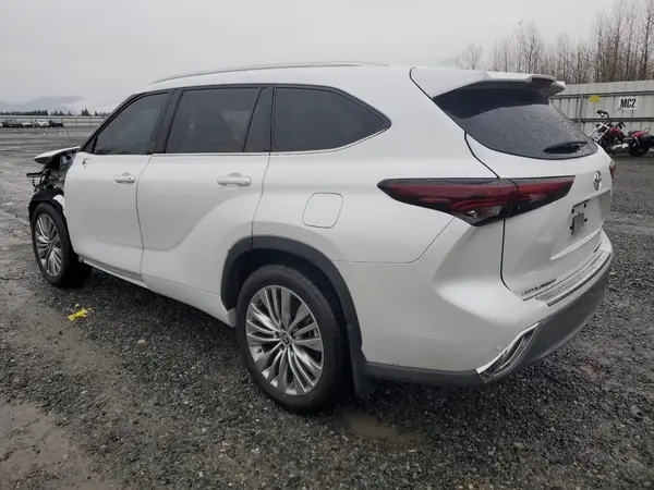 5TDKDRBH6RS571121 2024 TOYOTA HIGHLANDER - Image 2