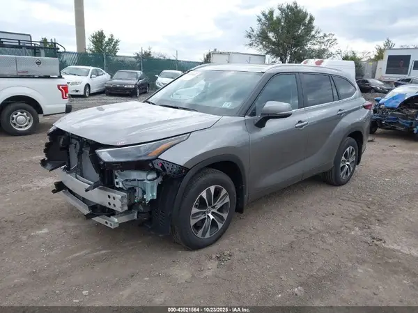5TDKDRBH6SS589382 2025 TOYOTA HIGHLANDER - Image 2