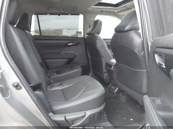 5TDKDRBH6SS589382 2025 TOYOTA HIGHLANDER - Image 8
