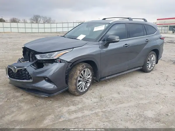 5TDKDRBH6SS592069 2025 TOYOTA HIGHLANDER - Image 2
