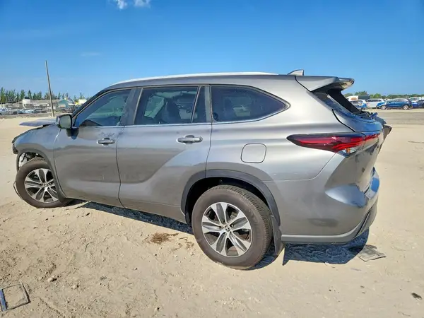 5TDKDRBH6TS598911 2026 TOYOTA HIGHLANDER - Image 2