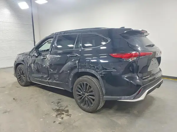 5TDKDRBH7PS000573 2023 TOYOTA HIGHLANDER - Image 2