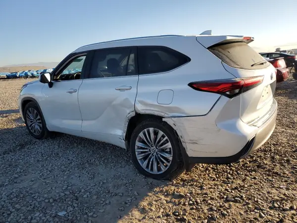 5TDKDRBH7PS003618 2023 TOYOTA HIGHLANDER - Image 2