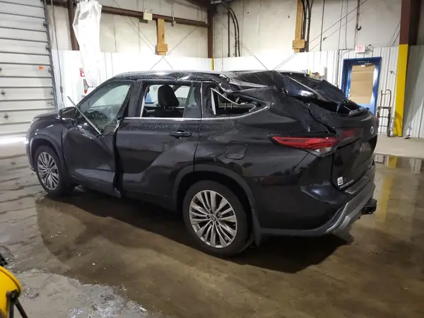 5TDKDRBH7PS005868 2023 TOYOTA HIGHLANDER - Image 2