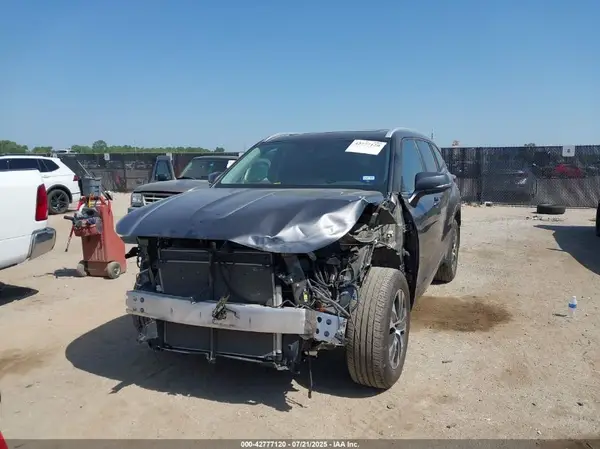 5TDKDRBH7PS008219 2023 TOYOTA HIGHLANDER - Image 2