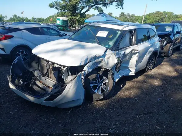 5TDKDRBH7PS009032 2023 TOYOTA HIGHLANDER - Image 2