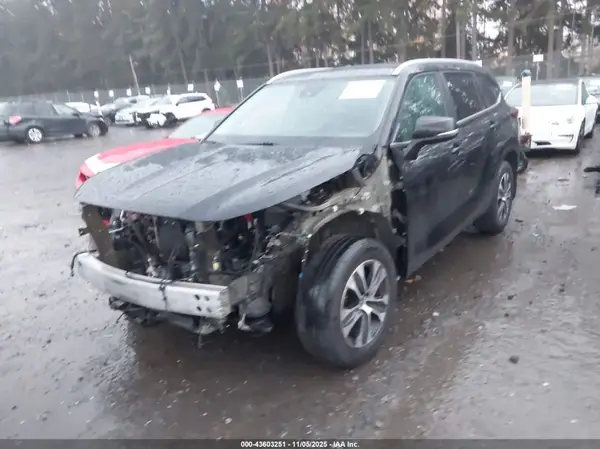 5TDKDRBH7PS015638 2023 TOYOTA HIGHLANDER - Image 2