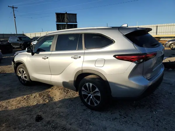 5TDKDRBH7PS017681 2023 TOYOTA HIGHLANDER - Image 2