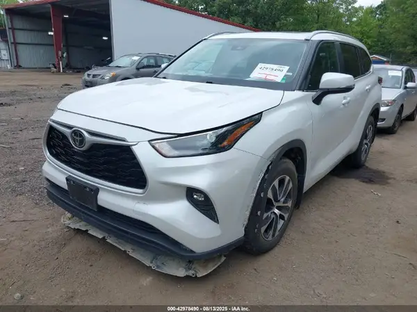 5TDKDRBH7PS029992 2023 TOYOTA HIGHLANDER - Image 2