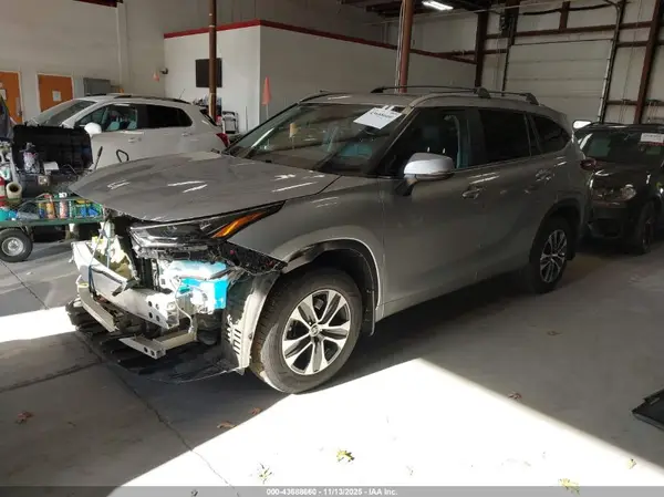 5TDKDRBH7PS040152 2023 TOYOTA HIGHLANDER - Image 2