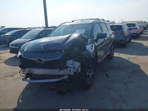 5TDKDRBH7PS040569 2023 TOYOTA HIGHLANDER - Image 2
