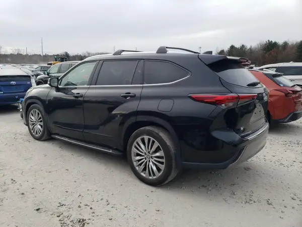 5TDKDRBH7PS505223 2023 TOYOTA HIGHLANDER - Image 2