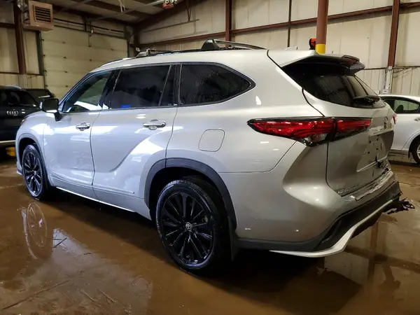 5TDKDRBH7PS507361 2023 TOYOTA HIGHLANDER - Image 2