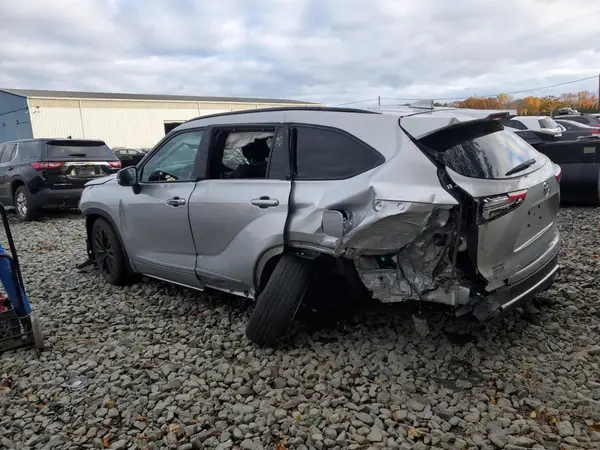 5TDKDRBH7PS510566 2023 TOYOTA HIGHLANDER - Image 2