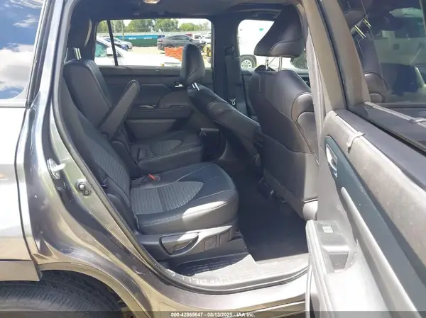 5TDKDRBH7PS512639 2023 TOYOTA HIGHLANDER - Image 8