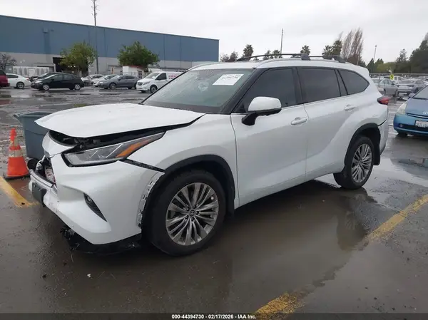 5TDKDRBH7PS516092 2023 TOYOTA HIGHLANDER - Image 2