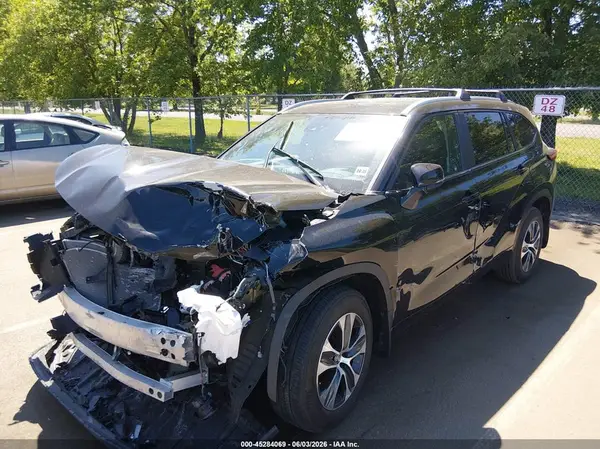 5TDKDRBH7PS522586 2023 TOYOTA HIGHLANDER - Image 2