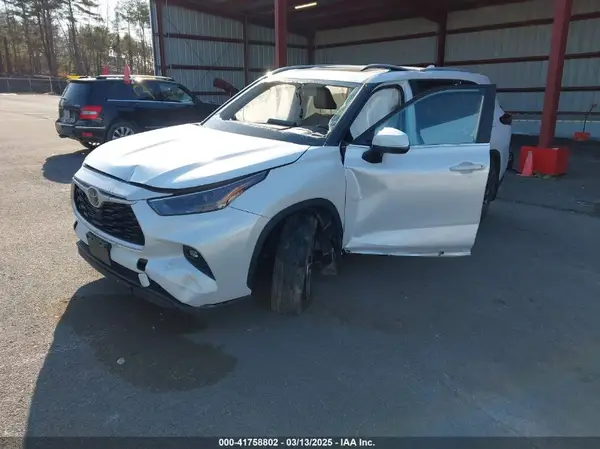 5TDKDRBH7PS522975 2023 TOYOTA HIGHLANDER - Image 2