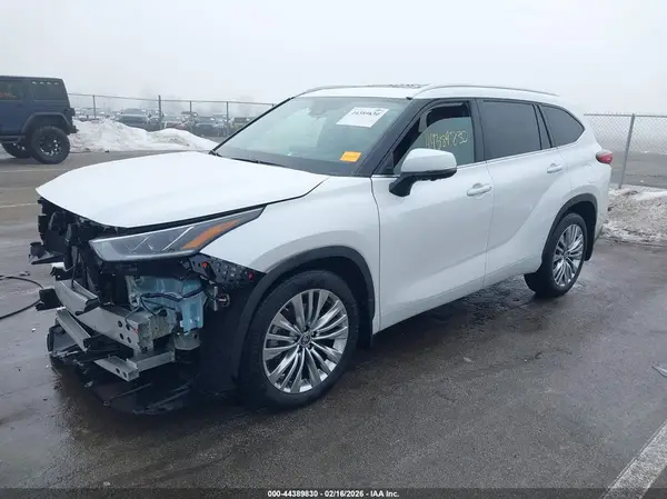 5TDKDRBH7PS524449 2023 TOYOTA HIGHLANDER - Image 2