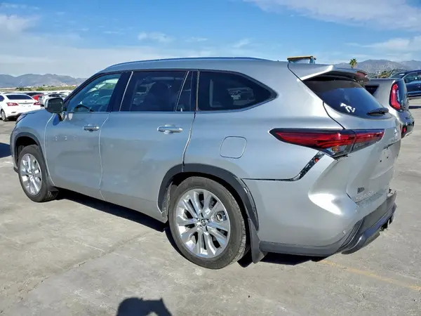 5TDKDRBH7PS525567 2023 TOYOTA HIGHLANDER - Image 2