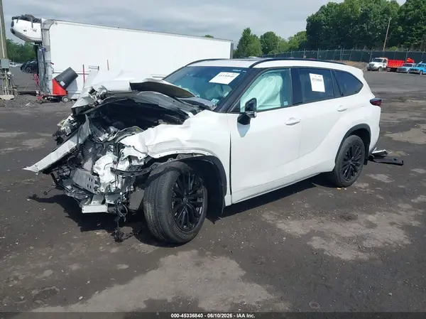 5TDKDRBH7RS540623 2024 TOYOTA HIGHLANDER - Image 2