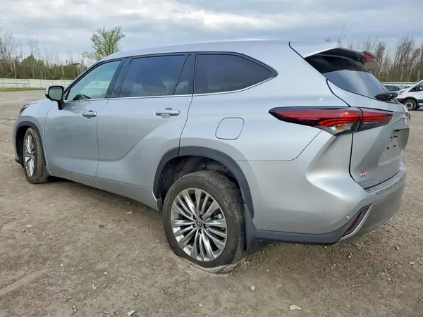 5TDKDRBH7RS542582 2024 TOYOTA HIGHLANDER - Image 2