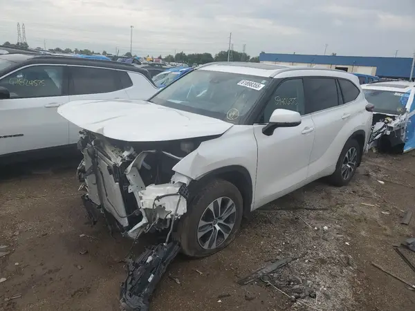 5TDKDRBH7RS544493 2024 TOYOTA HIGHLANDER - Image 2