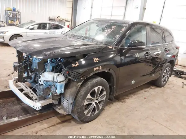5TDKDRBH7RS552187 2024 TOYOTA HIGHLANDER - Image 2