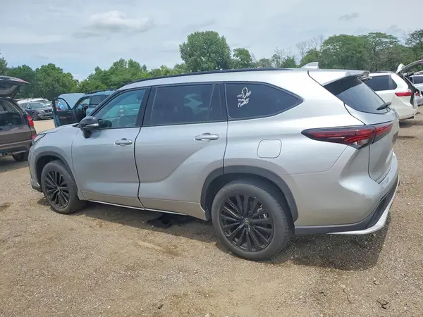 5TDKDRBH7RS558507 2024 TOYOTA HIGHLANDER - Image 2