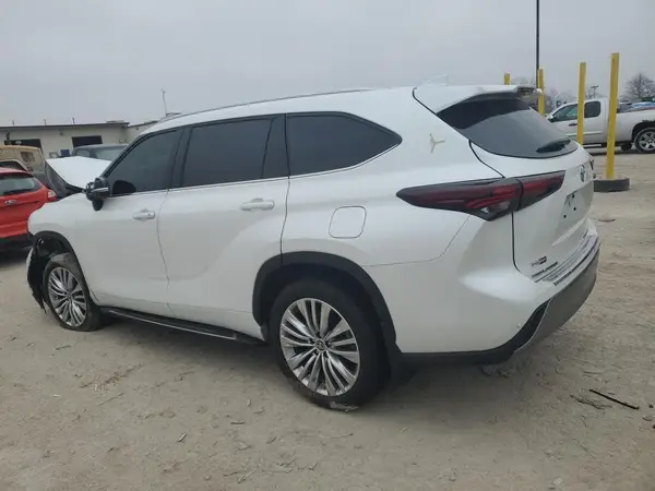 5TDKDRBH7RS561570 2024 TOYOTA HIGHLANDER - Image 2