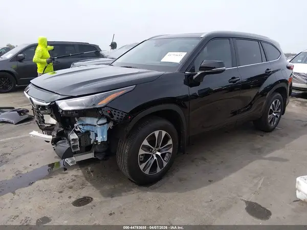 5TDKDRBH7RS562587 2024 TOYOTA HIGHLANDER - Image 2