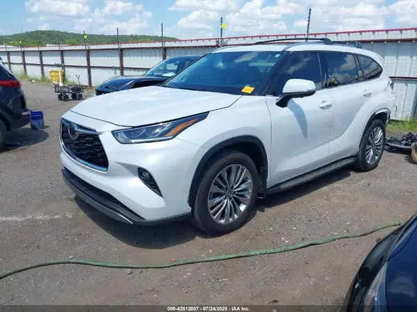 5TDKDRBH7RS573119 2024 TOYOTA HIGHLANDER - Image 2