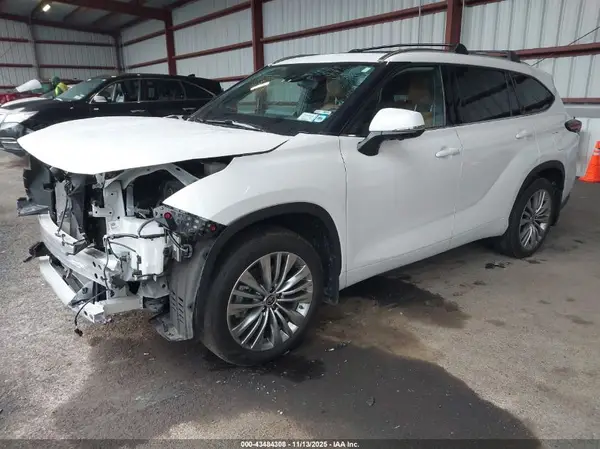 5TDKDRBH7RS574500 2024 TOYOTA HIGHLANDER - Image 2