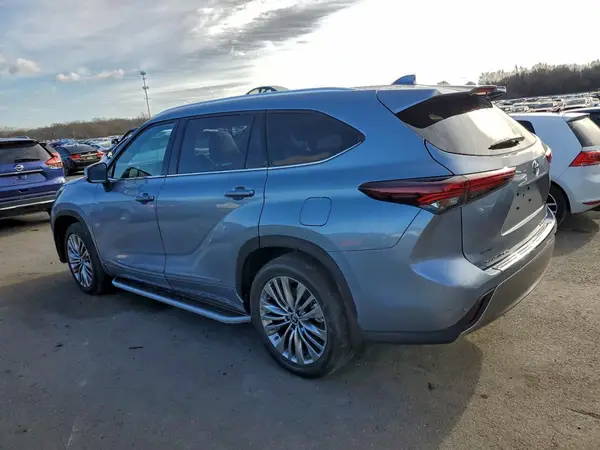 5TDKDRBH7RS575081 2024 TOYOTA HIGHLANDER - Image 2